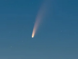 Une comète dans le ciel